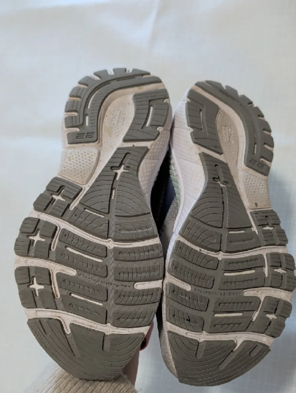 Brooks Women Light Gray and Navy Running Sneakers - Picture 9 of 11